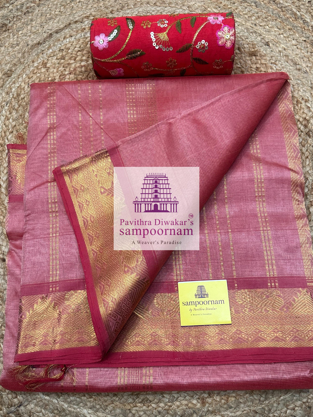 Onion Pink , Vairaoosi Zari Lines in the body , traditional borders and rich Pallu ,Ten Yards Silk Cotton Saree