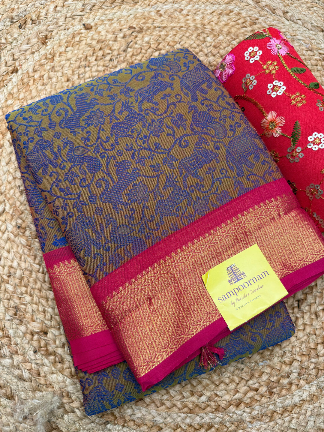 Manthulir Green with Pink ,  Rich Blue  Vanasingaram thread motif in the body , Traditional borders and Plain Pallu Chettinad Cottton Saree