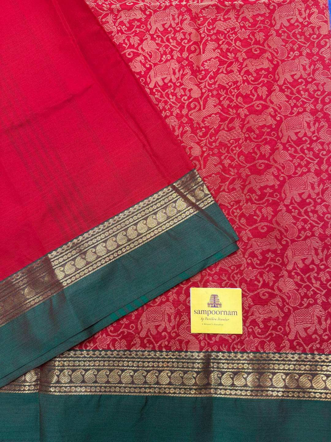 Classic Red with Green , Rich Vanasingaram thread motif in the body , Traditional borders and Plain Pallu Chettinad Cottton Saree