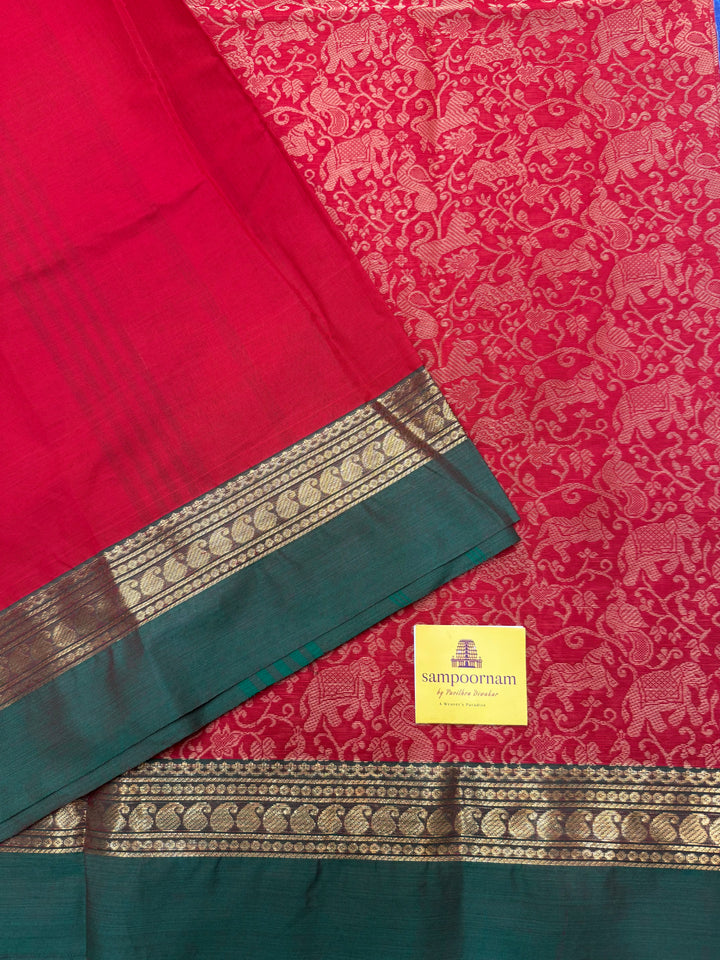Classic Red with Green , Rich Vanasingaram thread motif in the body , Traditional borders and Plain Pallu Chettinad Cottton Saree