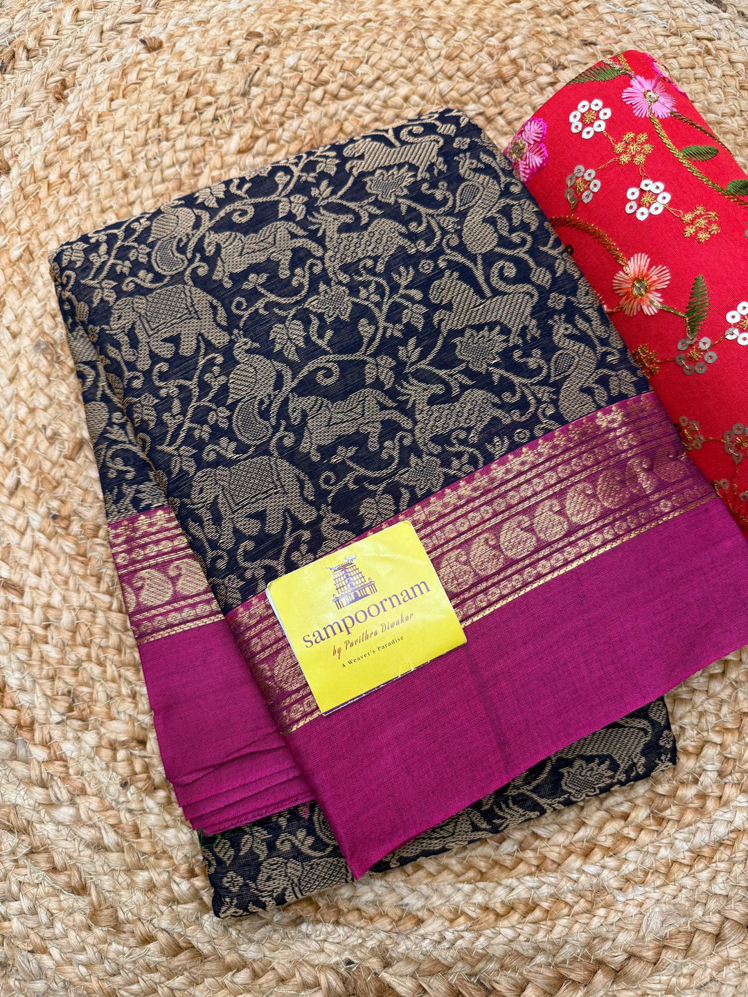 Dark Blue with Pink , Rich Vanasingaram thread motif in the body , Traditional borders and Plain Pallu Chettinad Cottton Saree