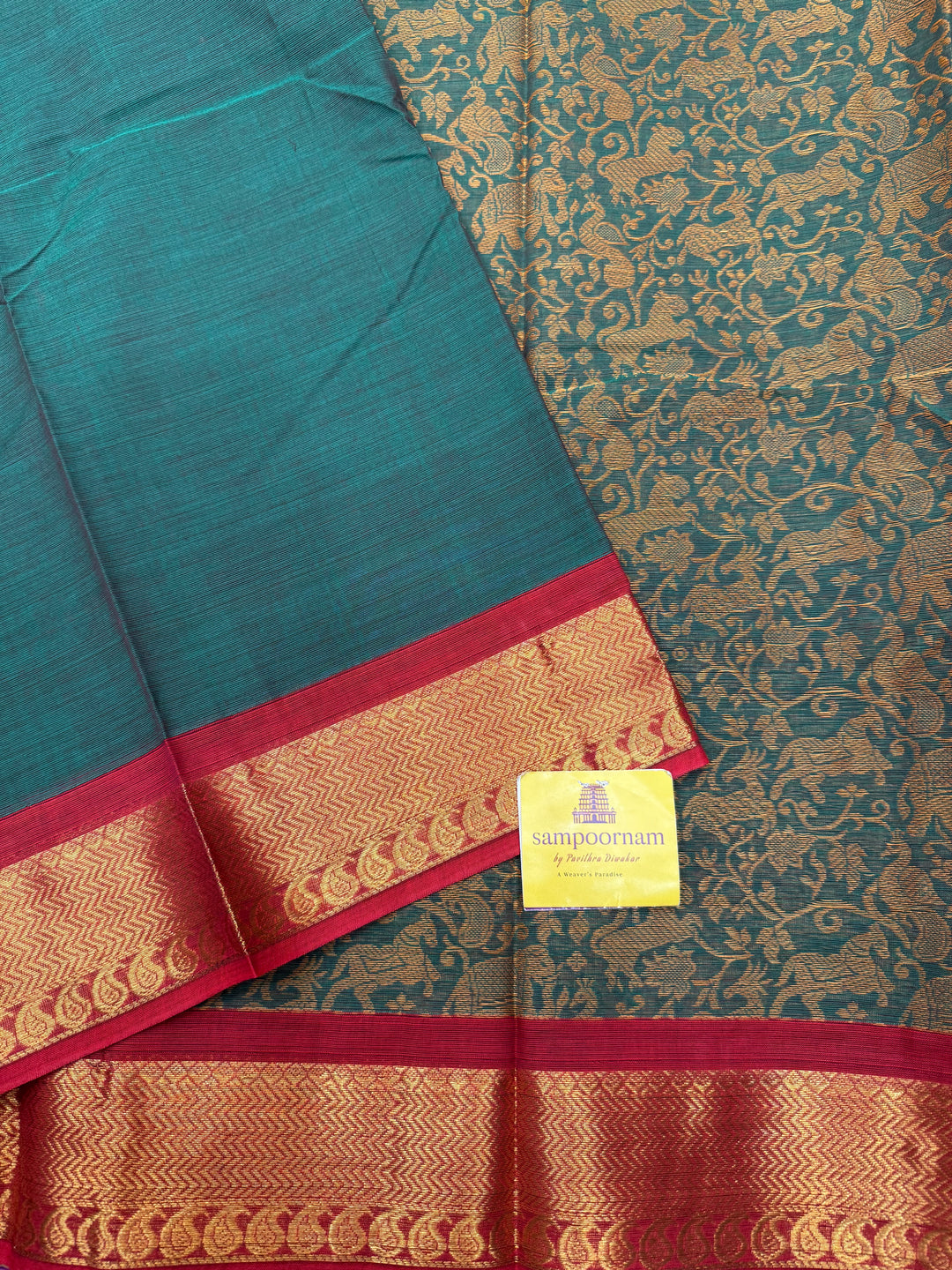 Leaf Green with Maroon , Rich Vanasingaram thread motif in the body , Traditional borders and Plain Pallu Chettinad Cottton Saree