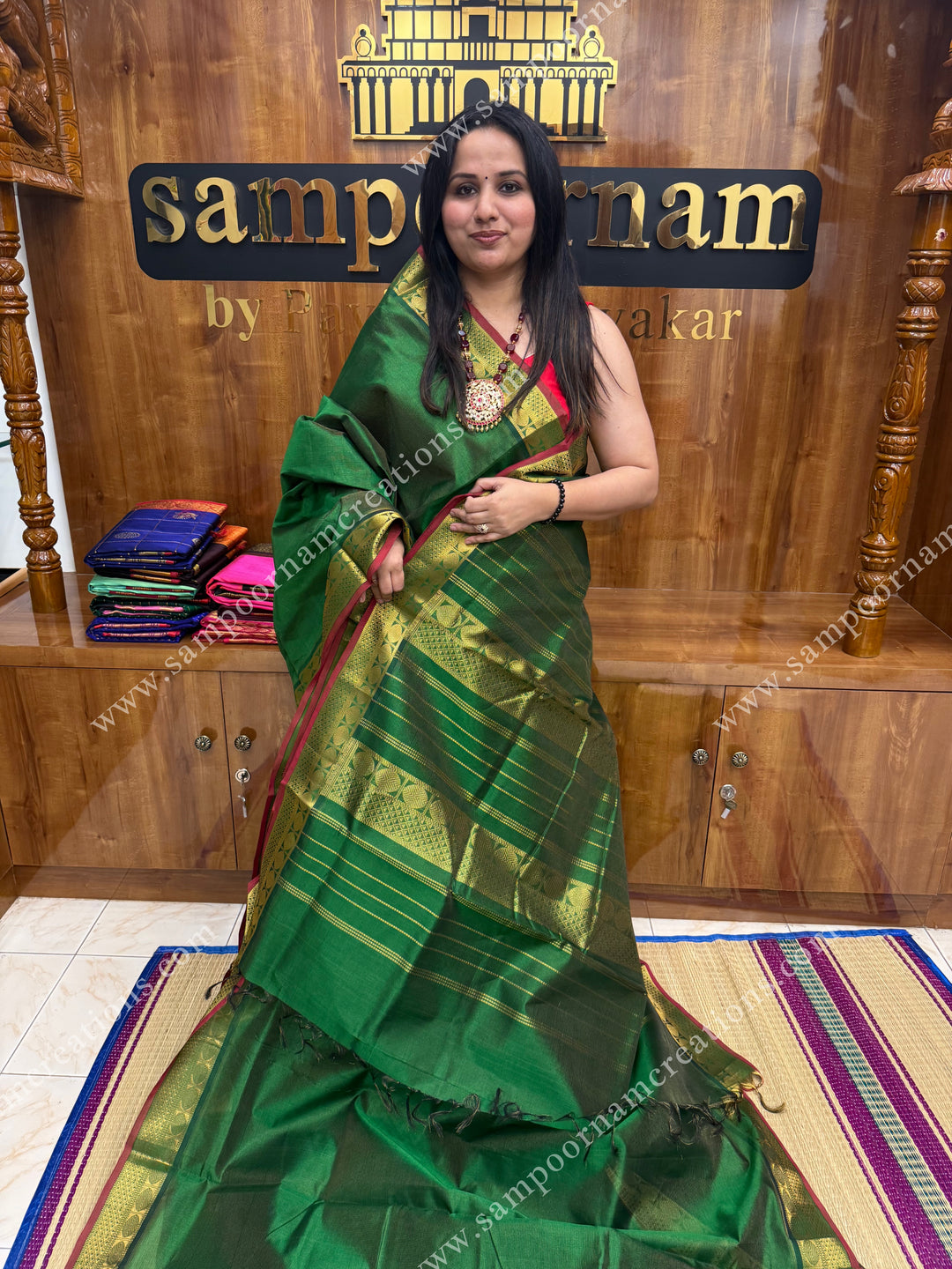 Green , Red Selvedge , Vairaoosi Zari Lines in the body , traditional borders and rich Pallu ,Ten Yards Silk Cotton Saree