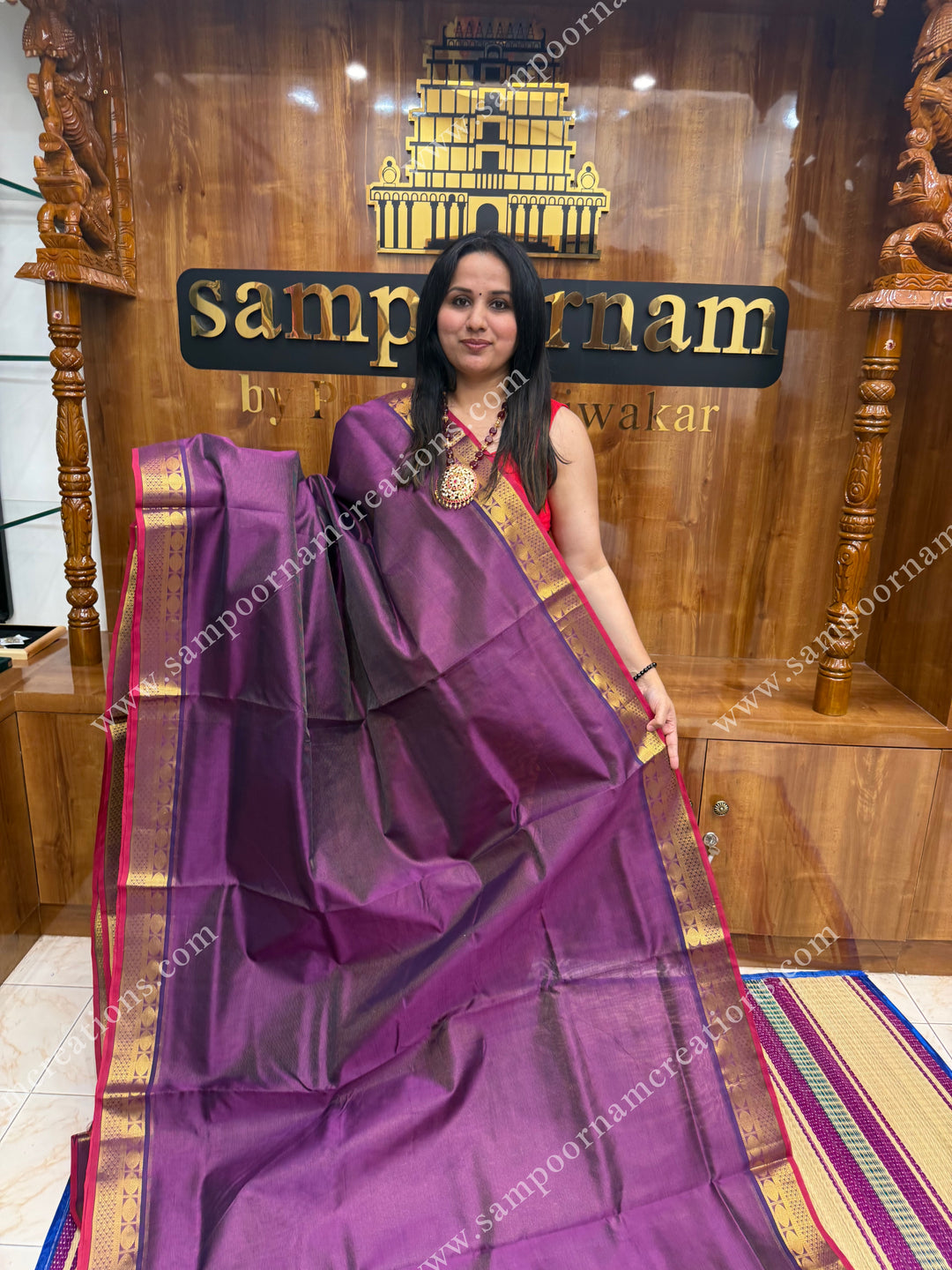 Vadamalli colour with red Selvedge with Vairaoosi Zari Lines in the body , traditional borders and rich Pallu ,Ten Yards Silk Cotton Saree