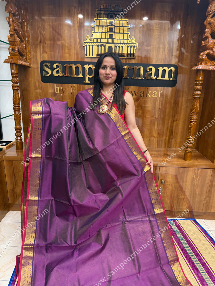 Vadamalli colour with red Selvedge with Vairaoosi Zari Lines in the body , traditional borders and rich Pallu ,Ten Yards Silk Cotton Saree