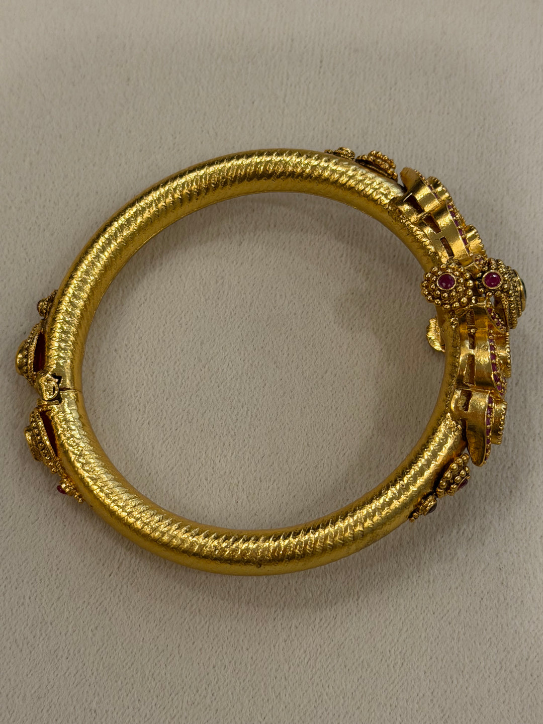 Traditional Kangan Kada with a screw-type closure, beautifully studded with red, green & white stones. One standard size that fits 2/4, 2/6 & 2/8