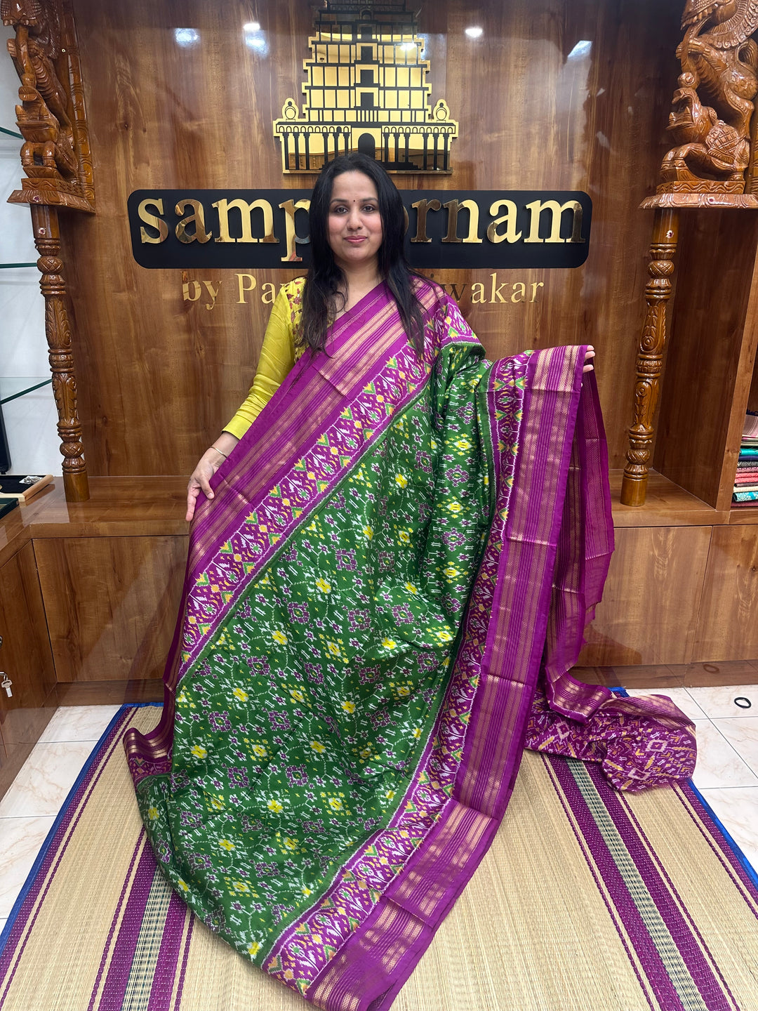 A stunning Green with Magenta saree , Pochampally design in the body and Pallu , Pure Pochampally Silk Saree