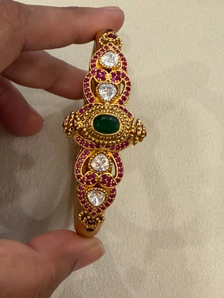Traditional Kangan Kada with a screw-type closure, beautifully studded with red, green & white stones. One standard size that fits 2/4, 2/6 & 2/8
