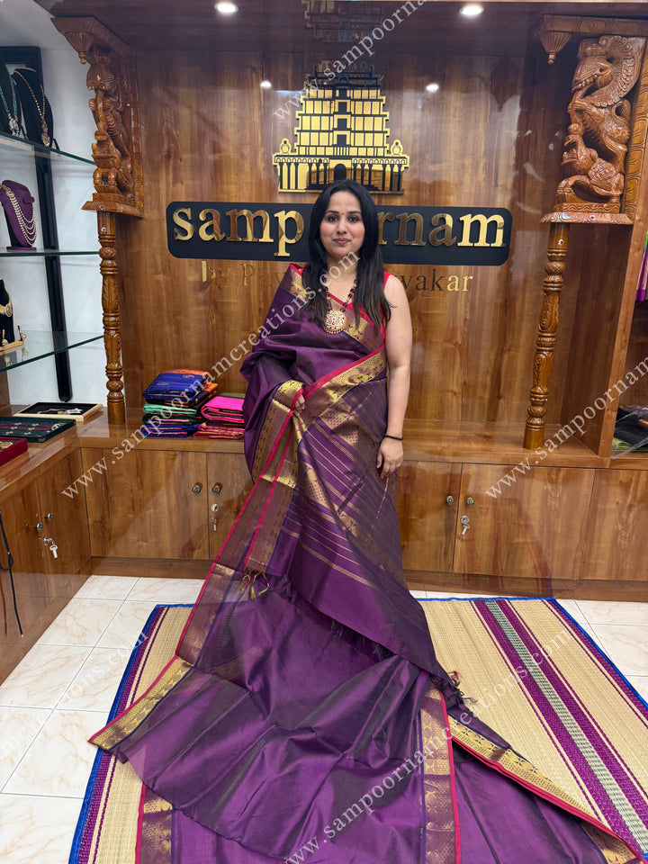 Vadamalli colour with red Selvedge with Vairaoosi Zari Lines in the body , traditional borders and rich Pallu ,Ten Yards Silk Cotton Saree