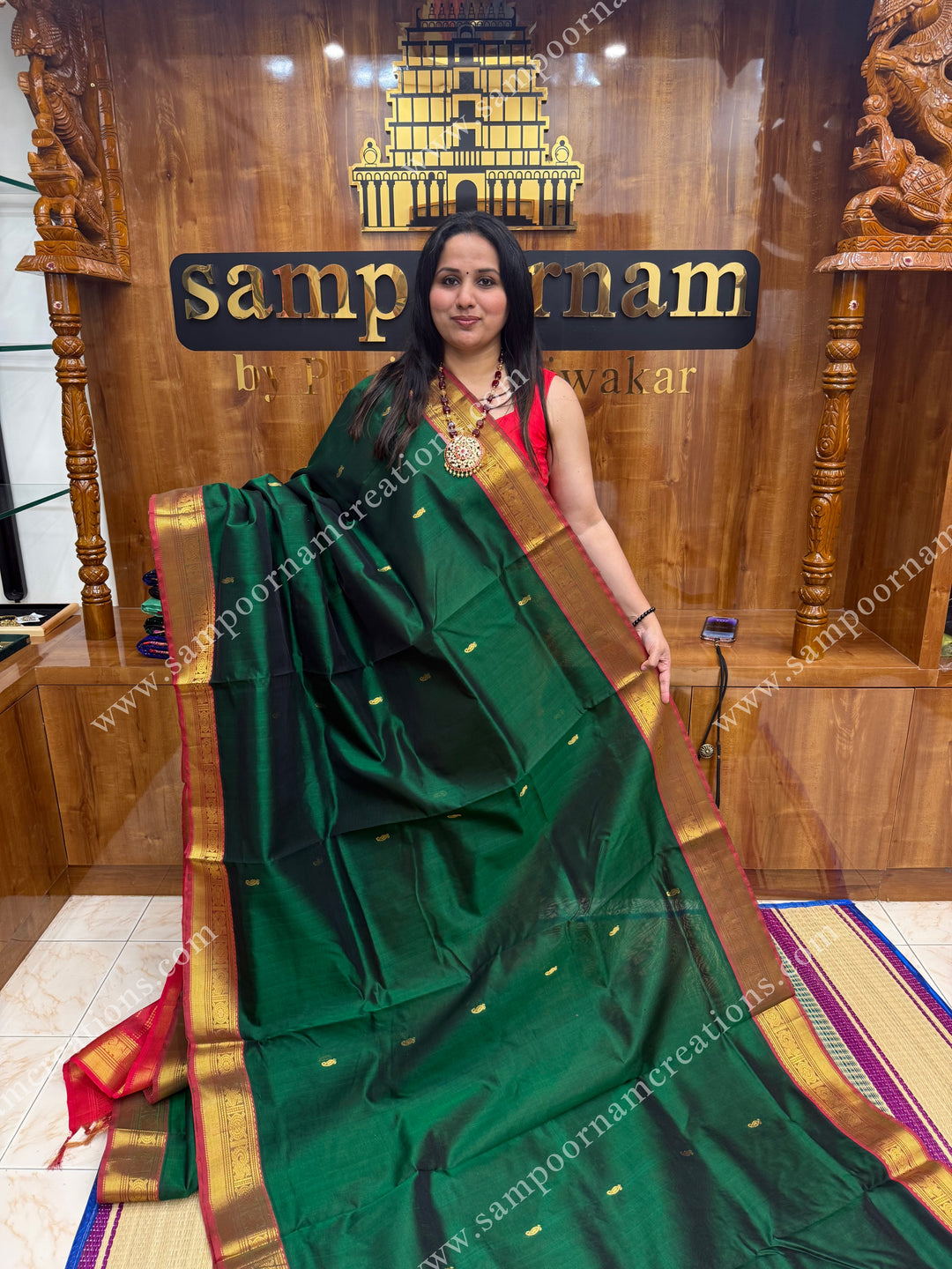 Green with Red , rich Mango Zari butta in the body , traditional borders and grand Pallu , Ten Yards Silk Cotton Saree