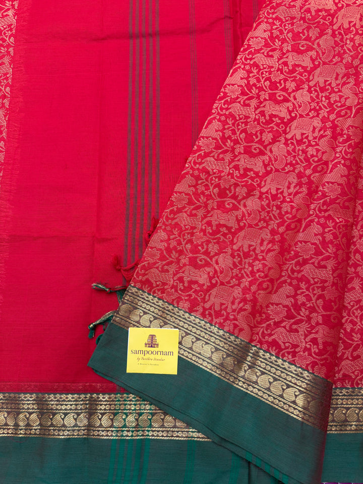 Classic Red with Green , Rich Vanasingaram thread motif in the body , Traditional borders and Plain Pallu Chettinad Cottton Saree