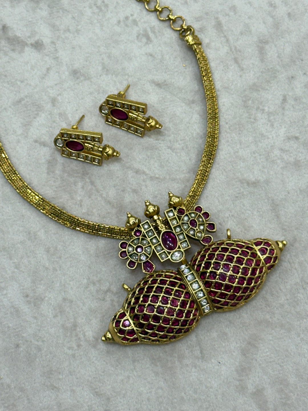 Ratna Kumbha Heritage Necklace - Red and White Kemp Stones