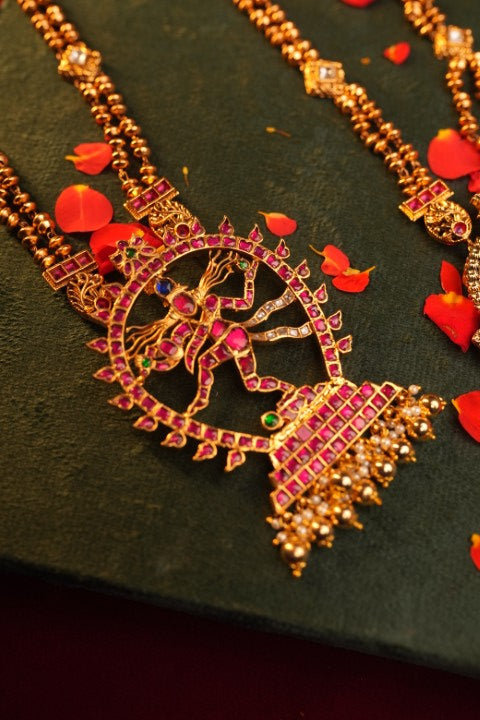 A Tribute to heritage - Lord Nataraja Jadau Kundan Stone Pendant with Rettavari Kemp Chain