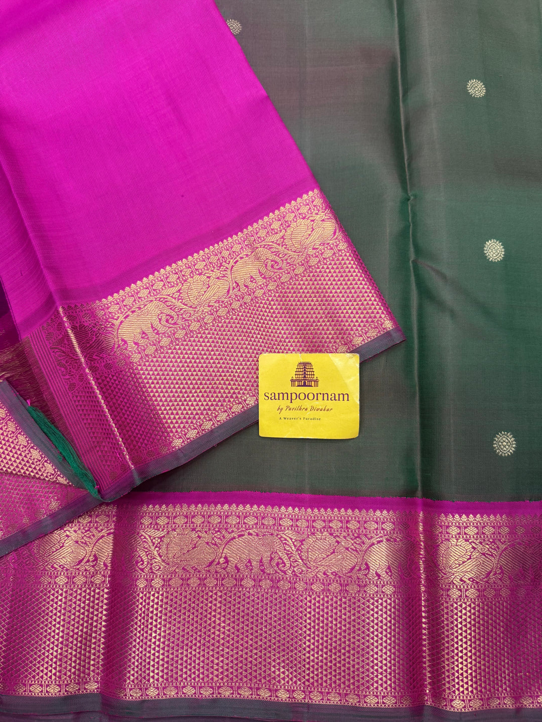 Dark green with Magenta, zari Butta in the Body, Traditional Borders and Rich Pallu, Pure Zari Pure Kanjivaram Silk Saree