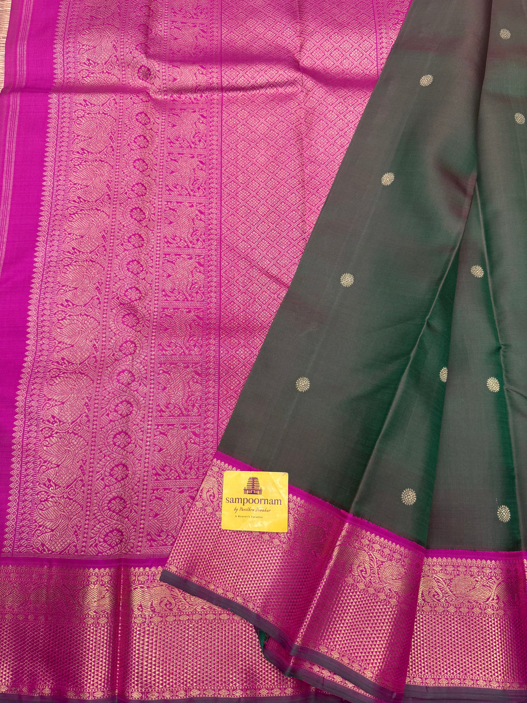 Dark green with Magenta, zari Butta in the Body, Traditional Borders and Rich Pallu, Pure Zari Pure Kanjivaram Silk Saree