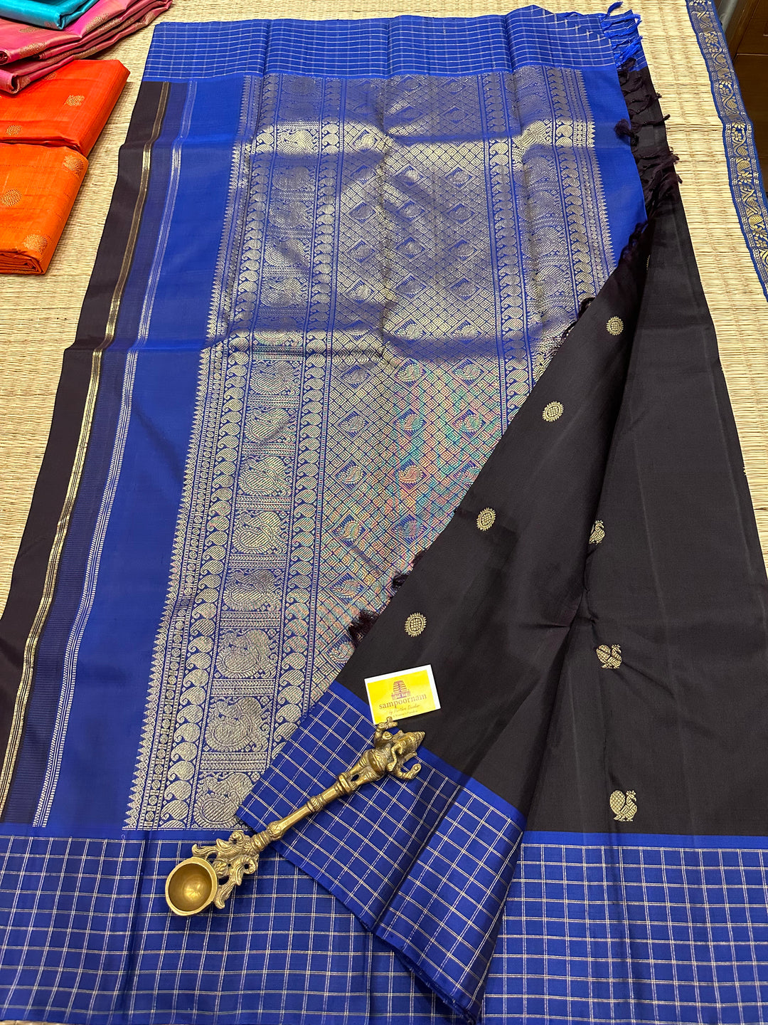 A Classic Beauty Black with Blue Mayil Butta Motif , With Rich Pallu and Kattam Border - Pure Kanjivaram Silk Saree