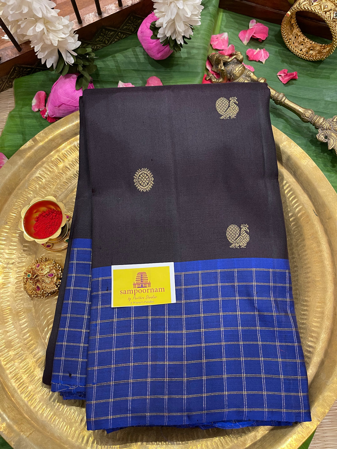 A Classic Beauty Black with Blue Mayil Butta Motif , With Rich Pallu and Kattam Border - Pure Kanjivaram Silk Saree