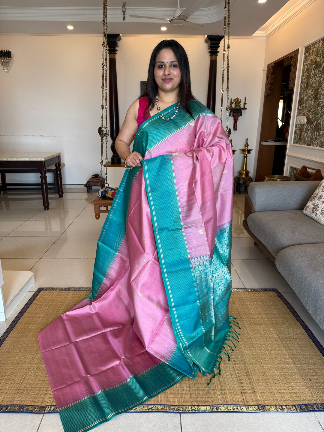 Onion Pink With Turquoise Blue Colour ,vairaoosi lines in the border, rich zari butta in the body and grand traditional Pallu Pure Soft Silk Saree