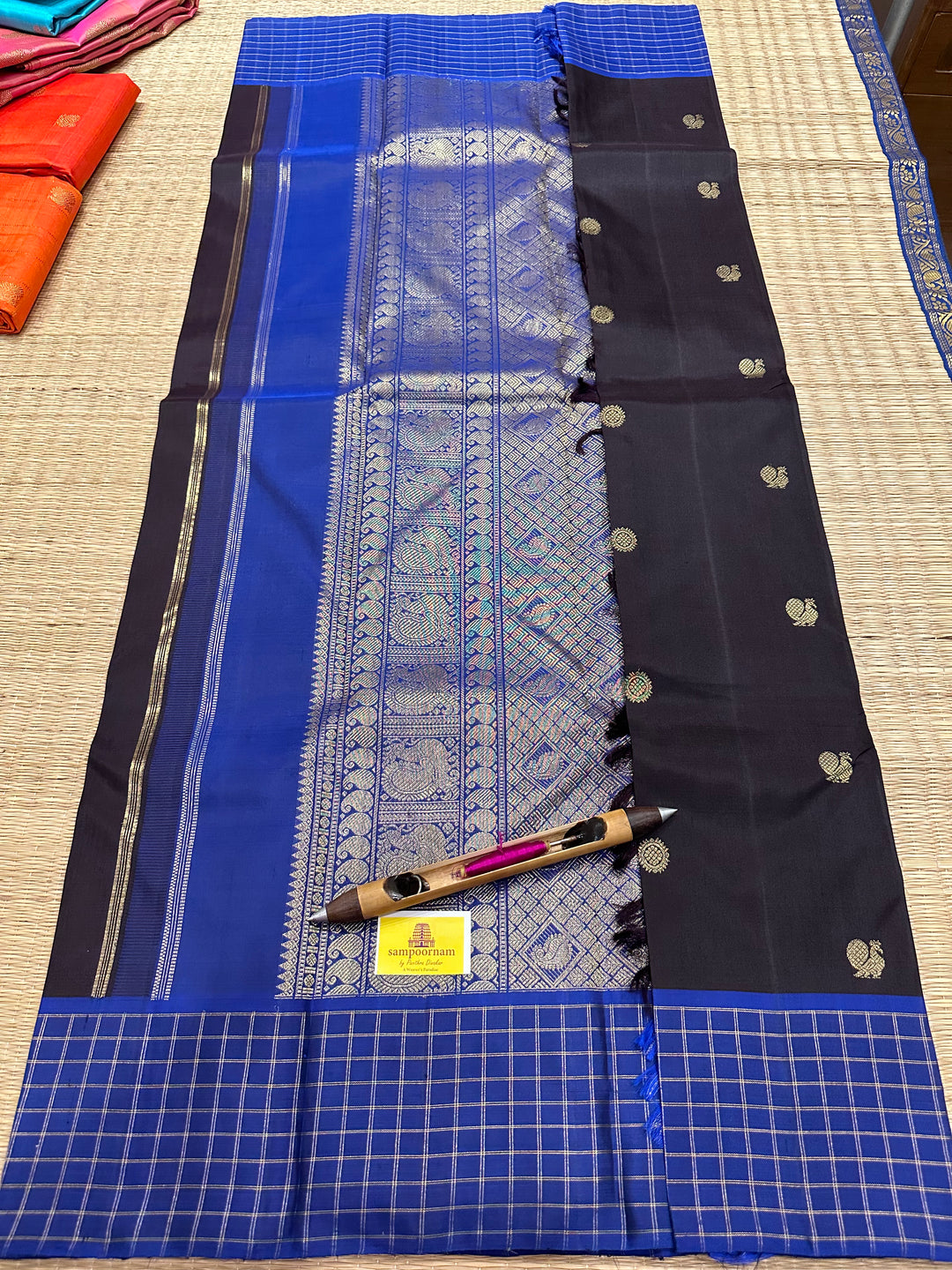 A Classic Beauty Black with Blue Mayil Butta Motif , With Rich Pallu and Kattam Border - Pure Kanjivaram Silk Saree