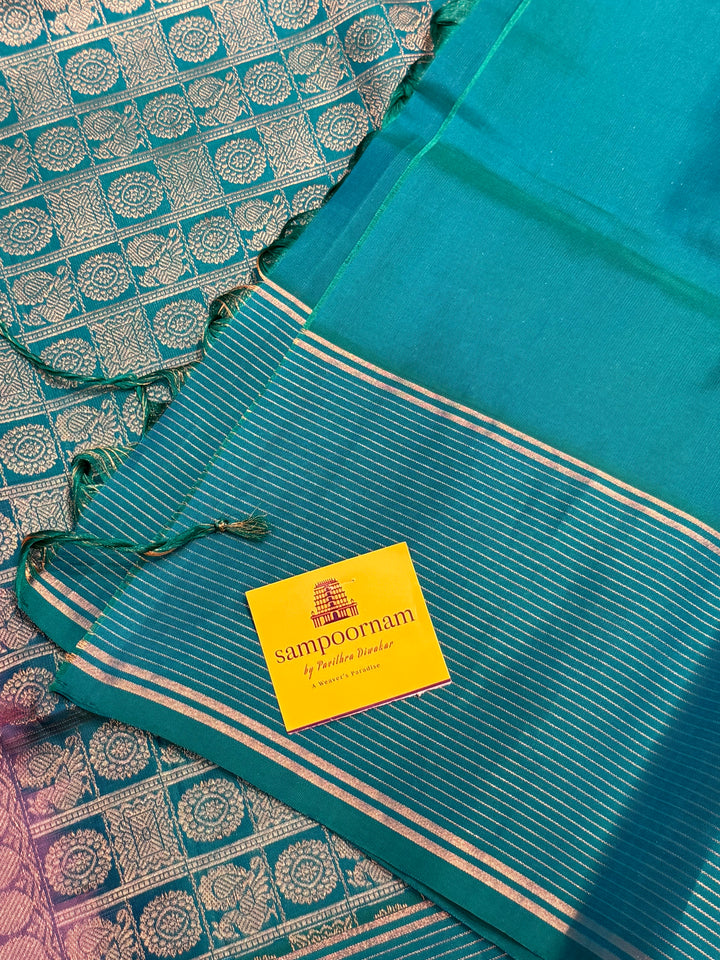 Onion Pink With Turquoise Blue Colour ,vairaoosi lines in the border, rich zari butta in the body and grand traditional Pallu Pure Soft Silk Saree