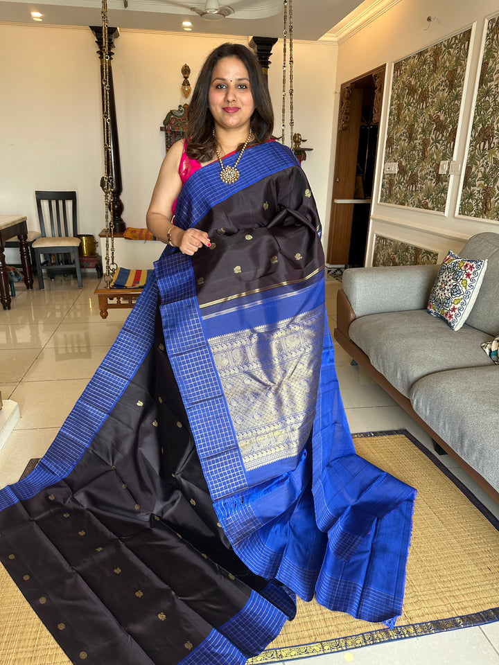 A Classic Beauty Black with Blue Mayil Butta Motif , With Rich Pallu and Kattam Border - Pure Kanjivaram Silk Saree