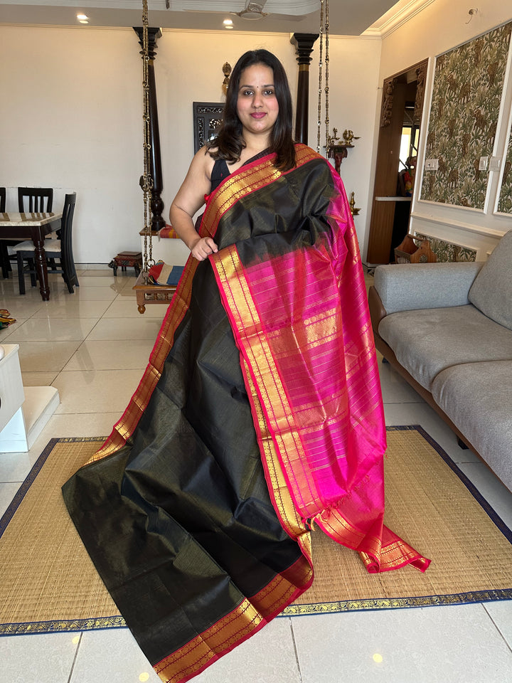 Black with Pink Vairaoosi Silk Cotton Saree