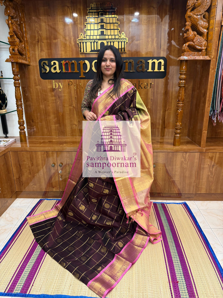 Brown with Peachish Pink, Baby Pink Selvedge , rich Zari checks in the body , Mayil and Chakram rich butta in the body , traditional borders and rich Pallu Silk Cotton Saree
