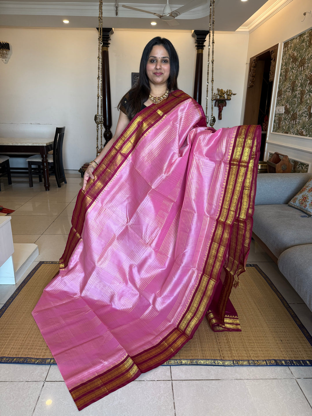 Onion Pink with Magenta rich Zari lines in the body , Kanchi rich border and traditional Pallu Korvai Silk Cotton Saree