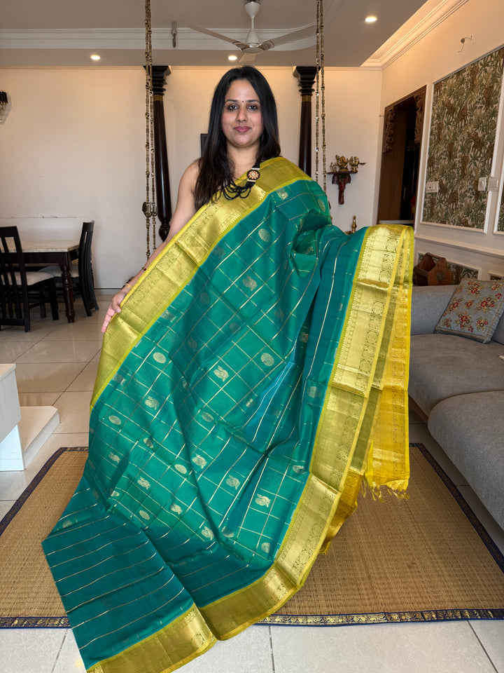 Rexona Green with Lemon Yellow colour , zari kattam in the body with Mayil and Chakram butta ,traditional borders and rich Pallu Silk Cotton Saree
