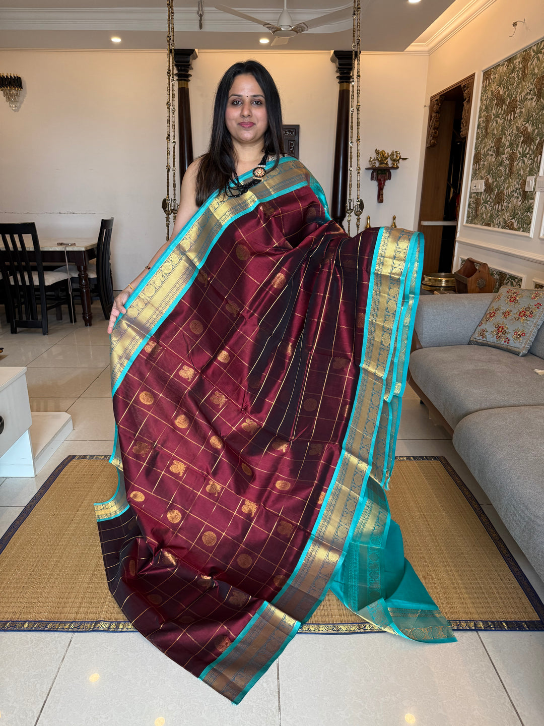 Maroon with Turquoise Blue  , zari kattam in the body with Mayil and Chakram butta ,traditional borders and rich Pallu Silk Cotton Saree