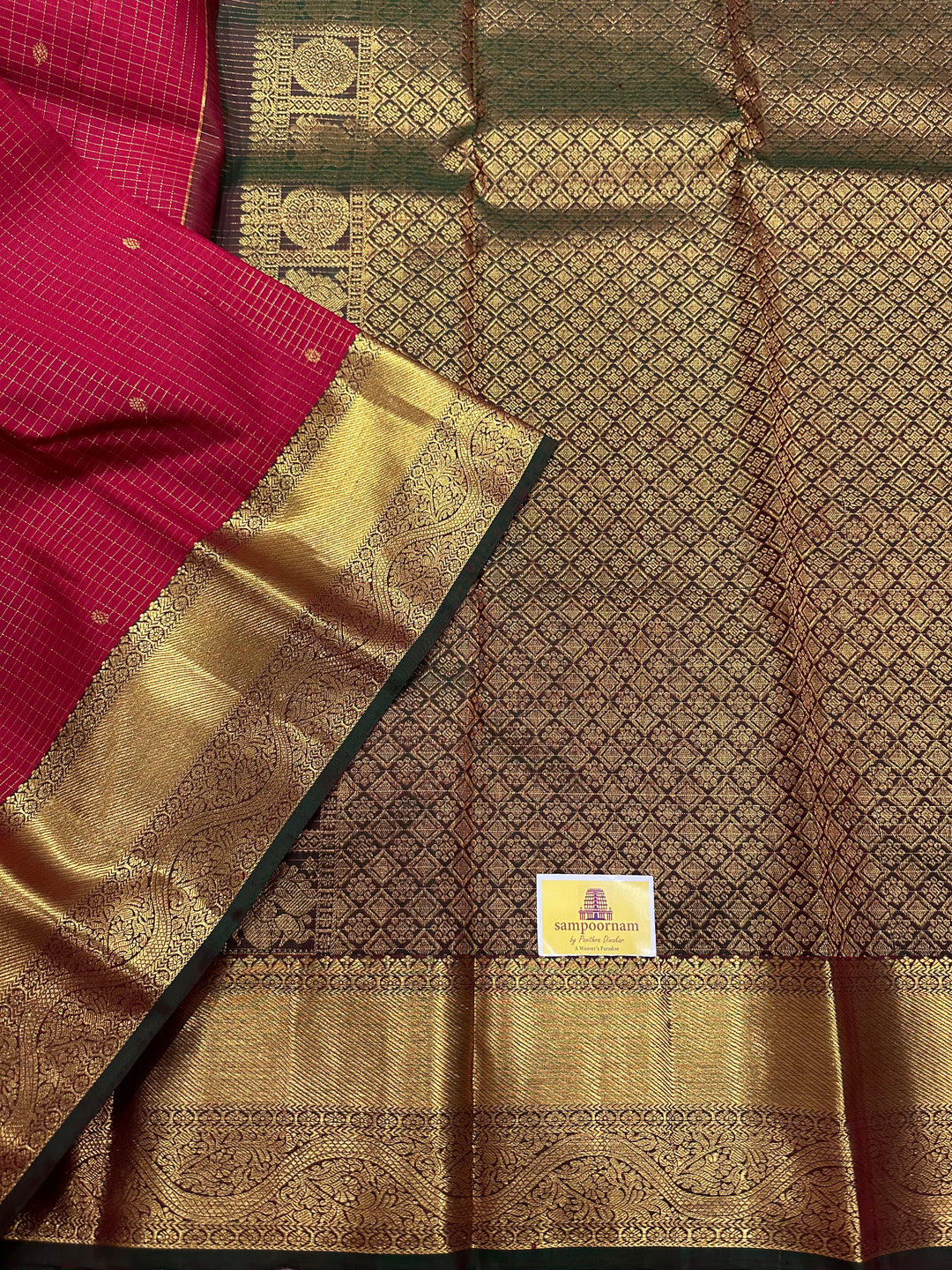 Traditional Red with Manthulir Green Body Podi Kattam with Butta Rich Pure Kanjivaram Silk Saree