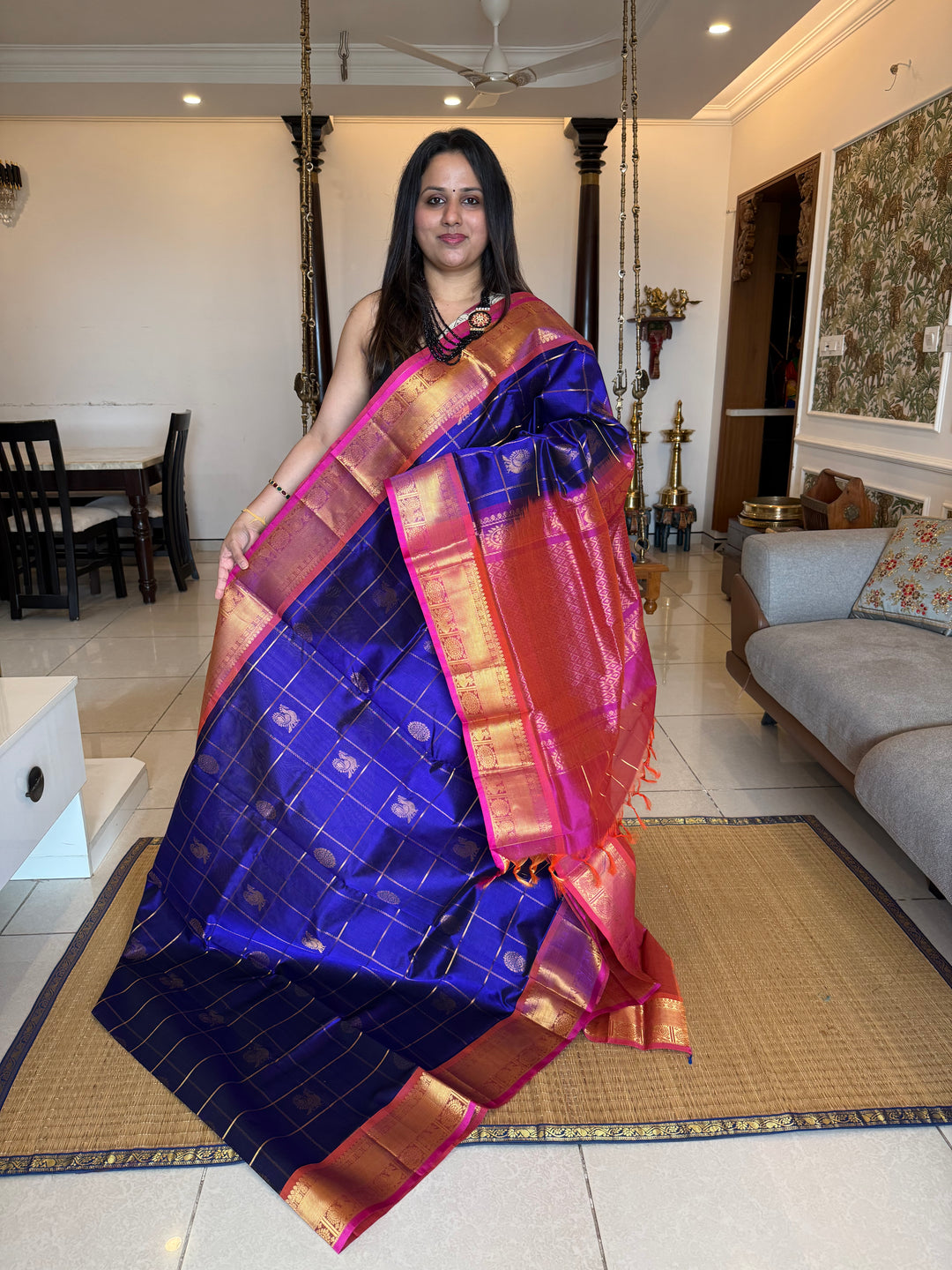 Blue with Dark Pink  , zari kattam in the body with Mayil and Chakram butta ,traditional borders and rich Pallu Silk Cotton Saree