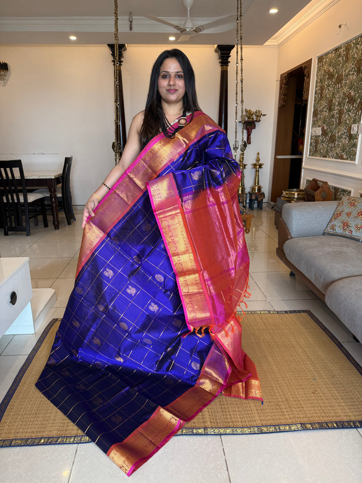 Blue with Dark Pink  , zari kattam in the body with Mayil and Chakram butta ,traditional borders and rich Pallu Silk Cotton Saree