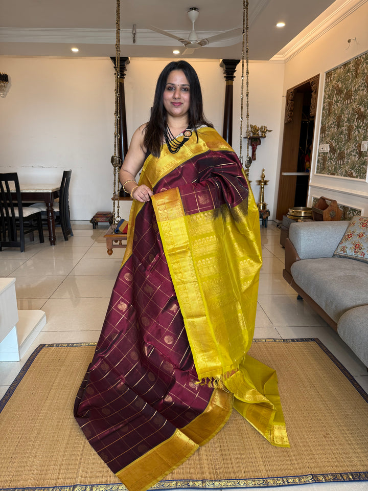 Maroon with Lemon Green  , zari kattam in the body with Mayil and Chakram butta ,traditional borders and rich Pallu Silk Cotton Saree