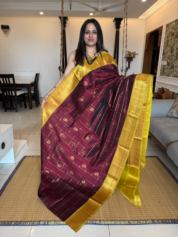 Maroon with Lemon Green  , zari kattam in the body with Mayil and Chakram butta ,traditional borders and rich Pallu Silk Cotton Saree