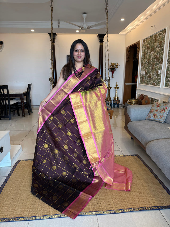 Dark Brown with Peachish Pink colour ,Baby Pink selvedge , zari kattam in the body with Mayil and Chakram butta ,traditional borders and rich Pallu Silk Cotton Saree