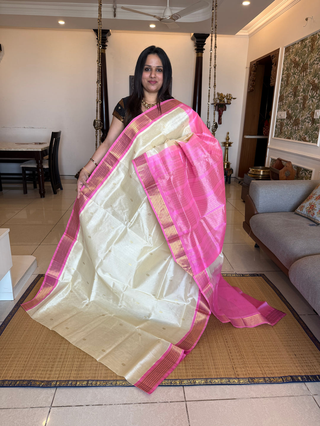 OffWhite with Baby Pink , rich zari butta in the body , traditional borders and rich Pallu Korvai Silk Cotton Saree