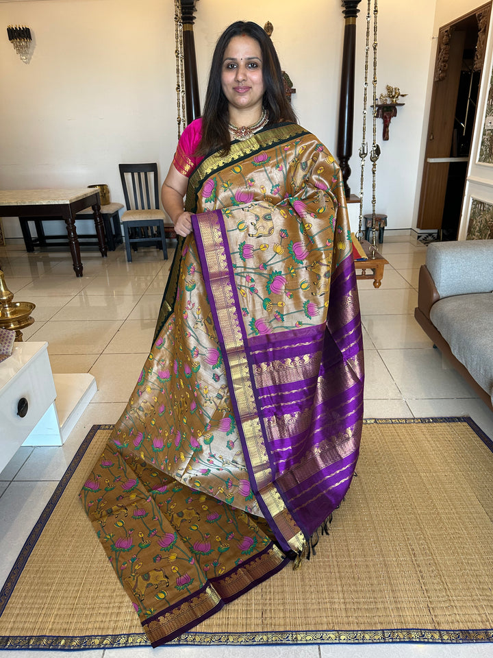 Light Gold With Purple Ganga Jamuna Border Pichwai Printed Korvai Silk Cotton Saree