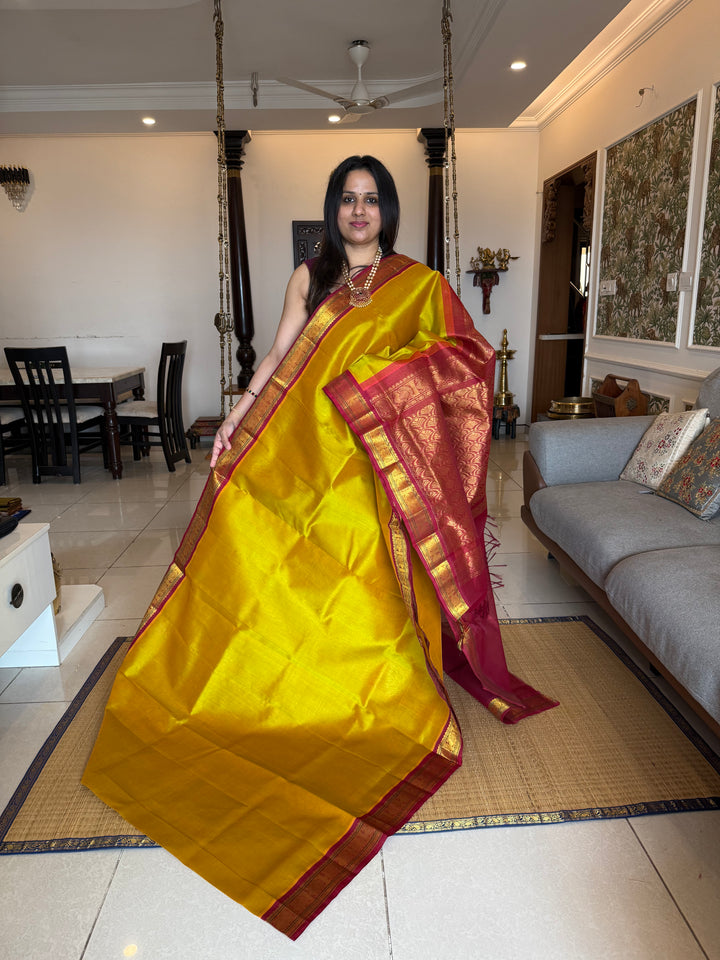 Ponvandu colour with Red , traditional borders and rich Pallu Korvai Silk Cotton Saree