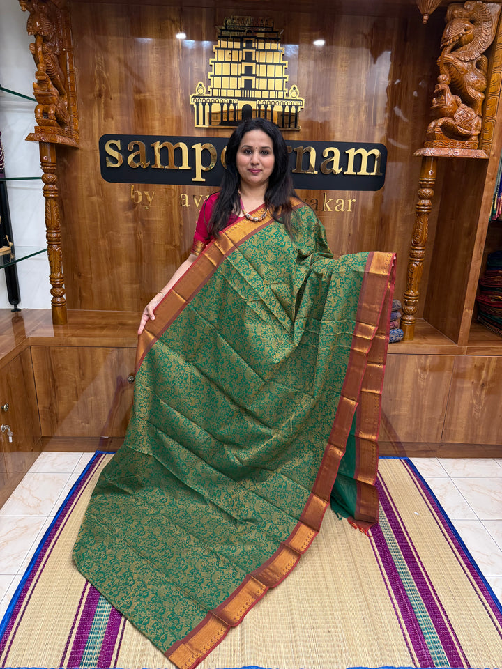 Leaf Green with Maroon , Rich Vanasingaram thread motif in the body , Traditional borders and Plain Pallu Chettinad Cottton Saree