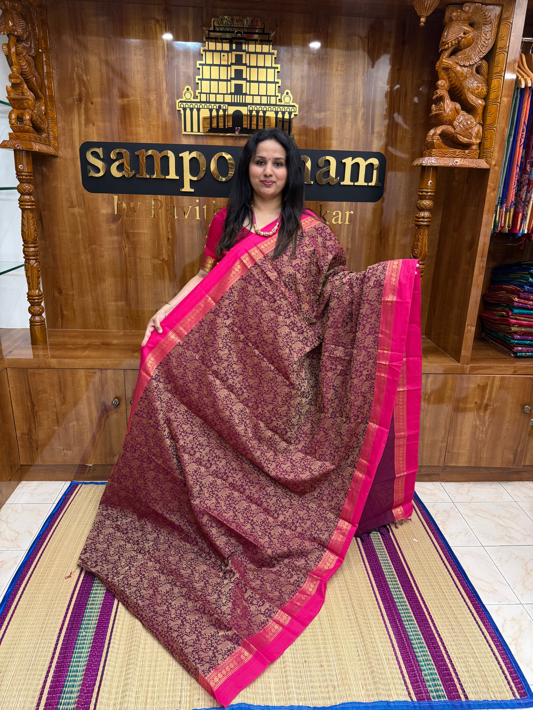 Arakku with Pink , Rich Vanasingaram thread motif in the body , Traditional borders and Plain Pallu Chettinad Cottton Saree