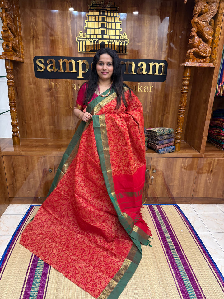 Classic Red with Green , Rich Vanasingaram thread motif in the body , Traditional borders and Plain Pallu Chettinad Cottton Saree