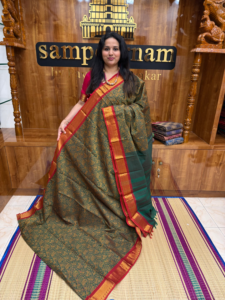 Green with Red , Rich Vanasingaram thread motif in the body , Traditional borders and Plain Pallu Chettinad Cottton Saree