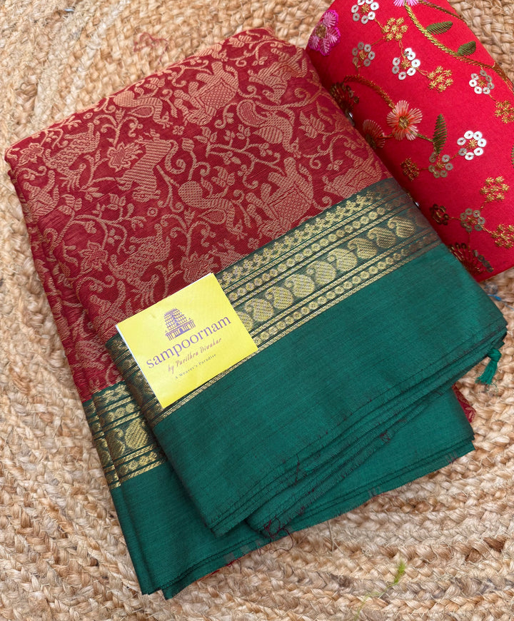 Brick Red with Green , Rich Vanasingaram thread motif in the body , Traditional borders and Plain Pallu Chettinad Cottton Saree