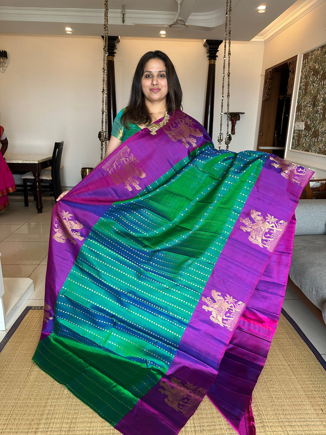 Mayil Kazhuthu with Purple Vertical Zari Dots and a Rich Pallu Kanjivaram Silk Saree