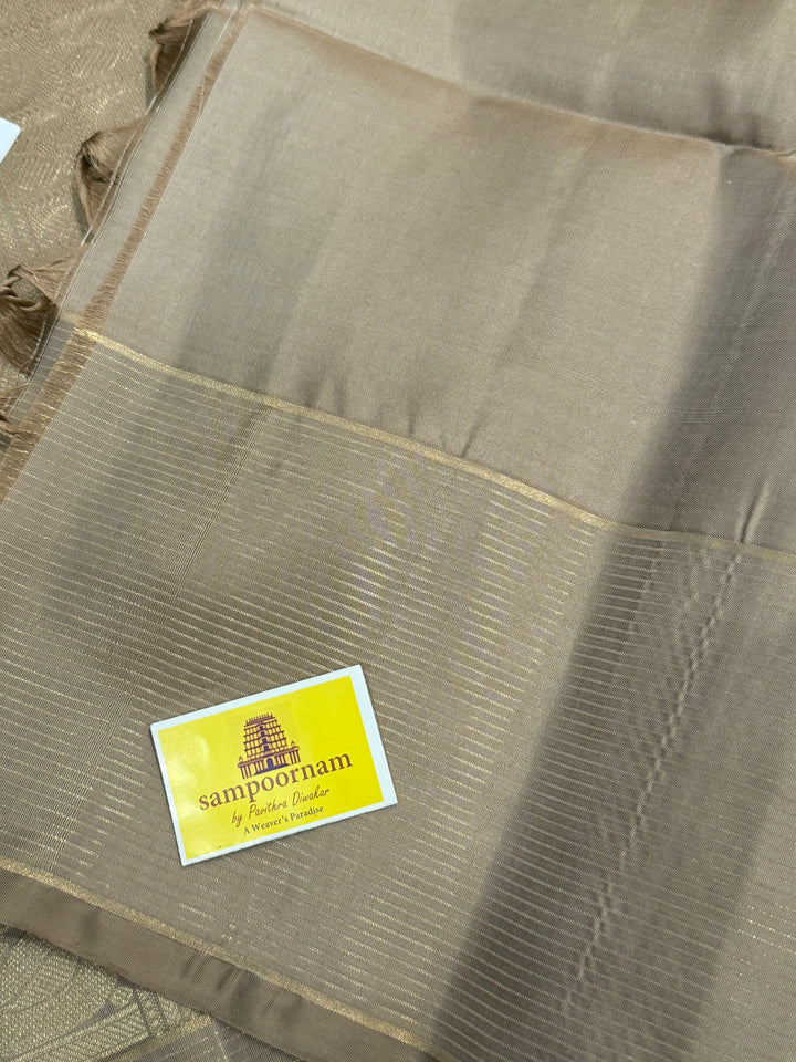 Dark Wine with Beige , rich Zari annam and rudraksh butta in the body and vairaoosi border , pure soft silk saree