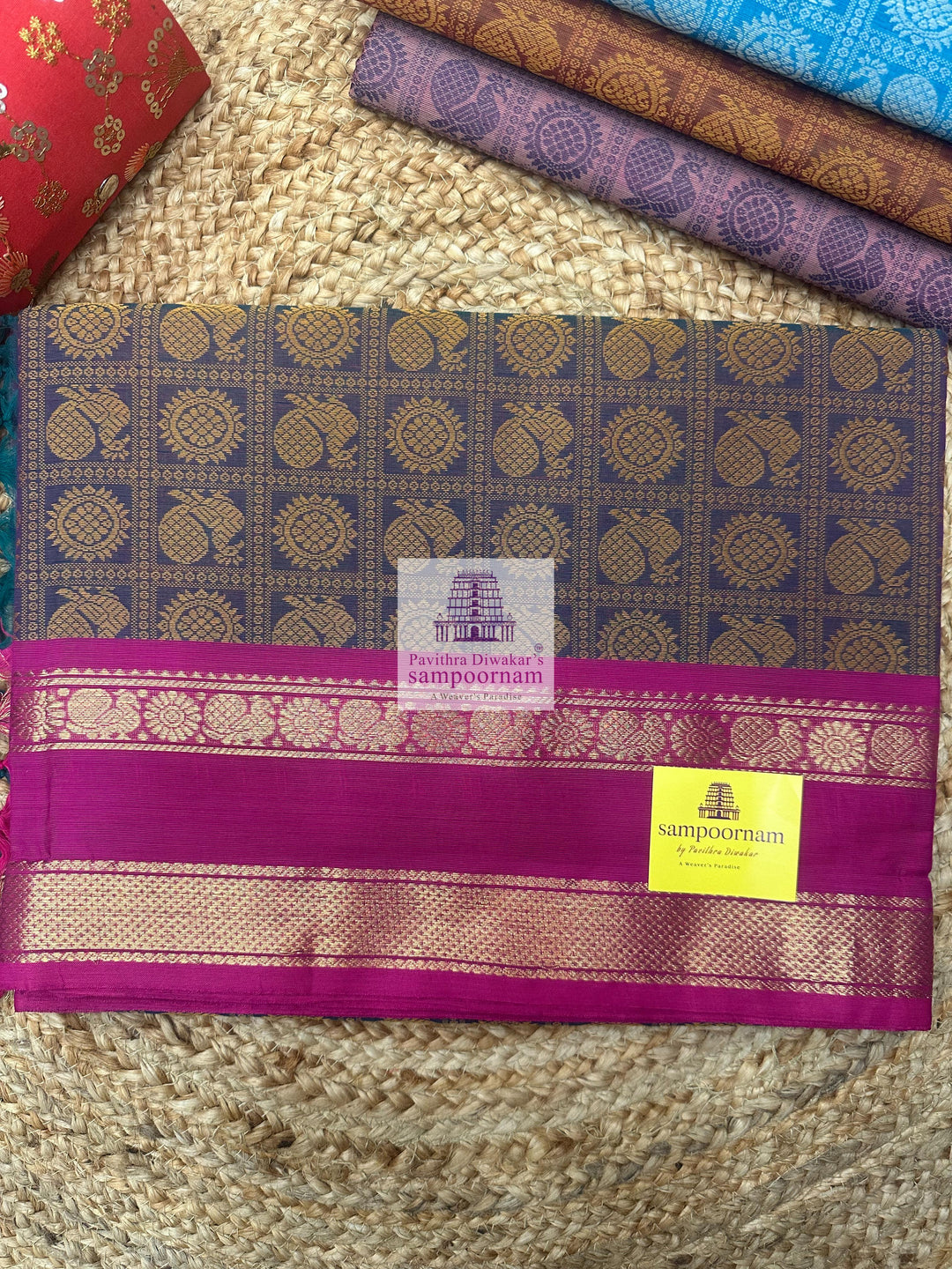 Green with Magenta  , Annam and Chakram thread butta in the body  , rettapet border and Plain  Pallu Chettinad Cotton Saree