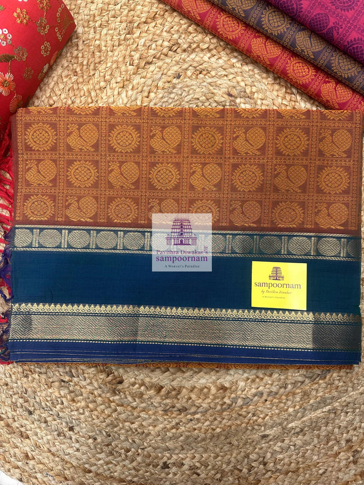 Ochre with Mayilkazhuthu colour , Annam and Chakram thread butta in the body  , rettapet border and Plain  Pallu Chettinad Cotton Sareekazhuthu