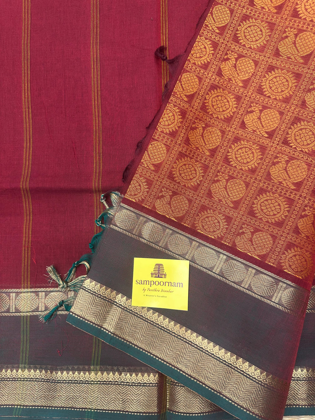 Brick Red with Manthulir Green  , Annam and Chakram thread butta in the body  , rettapet border and Plain Pallu Chettinad Cotton Saree