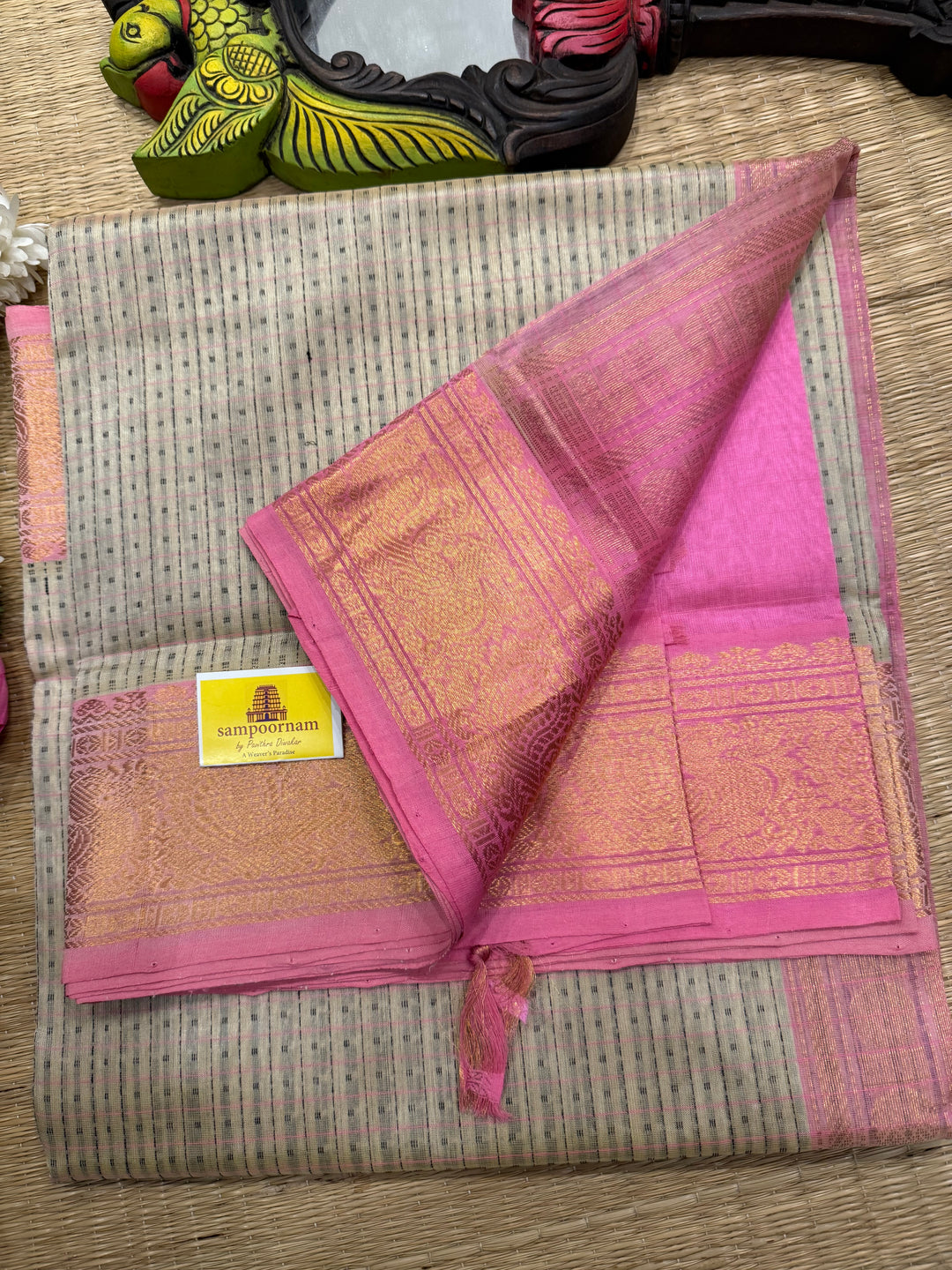 Offwhhite with Baby Pink , Lakshadeepam butta in the body , traditional borders and rich Pallu Lakshadeepam Silk Cotton Saree